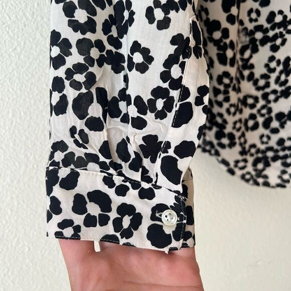 Ann Taylor LOFT Size Medium Long Sleeve Blouse quarter button up floral - Picture 6 of 9